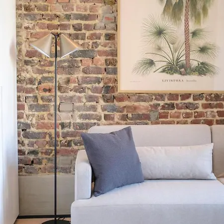 Spacieuse Maison De Ville Proposant 3 Aux Alentours Des Etangs D'ixelles * Bruxelles