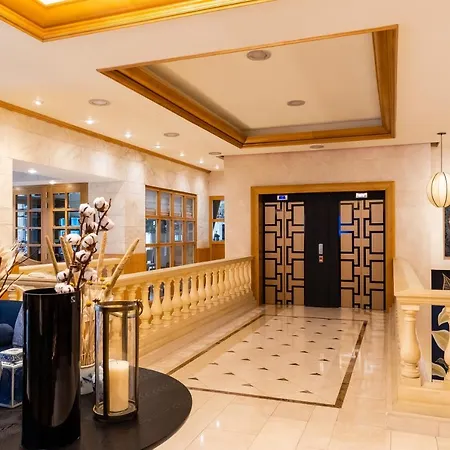 Le Chatelain Szálloda 5*