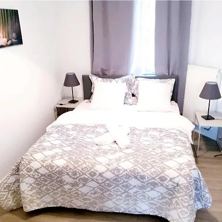 City Brussels Apartments شقة *