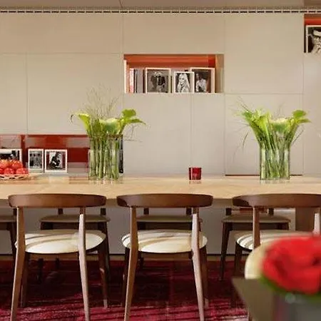 Hotel The 4*