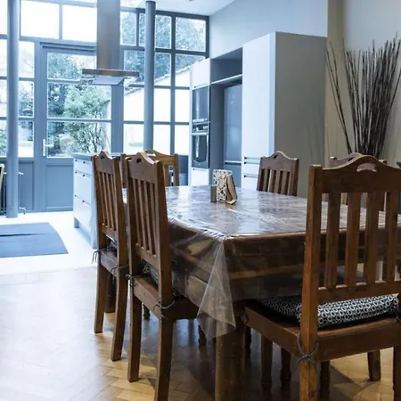 Chic 3-bedroom For Rent To Professionals In Ixelles Lejlighed