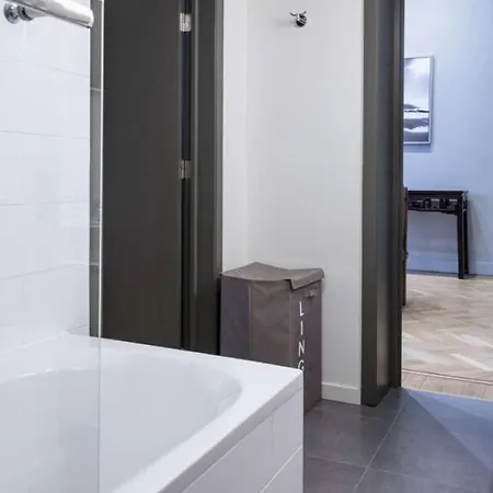Lejlighed Chic 3-bedroom For Rent To Professionals In Ixelles