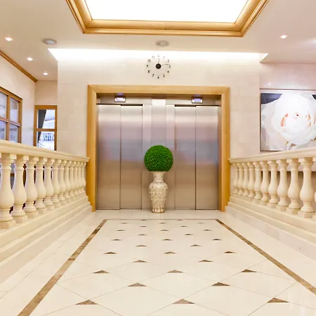 Le Chatelain Szálloda 5*