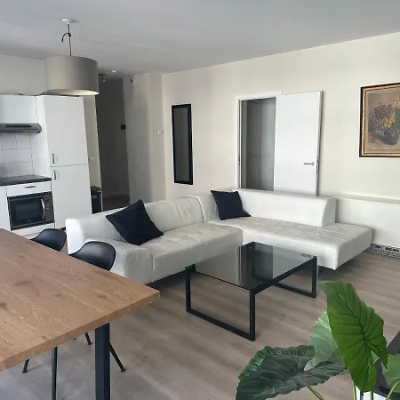 شقة 3 Bedroom In Center With Balcony View