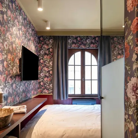 胶囊旅馆 The Place