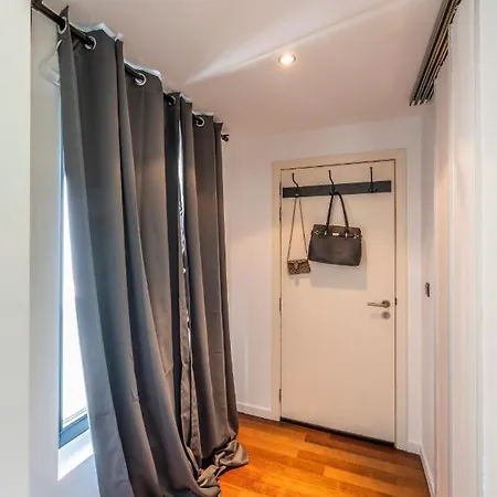 Sensational In Fantastic Location Apartman *