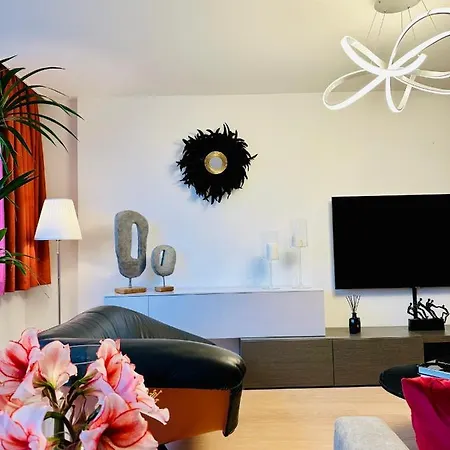 Urbanstay Grand Place Luxury Апартаменты *