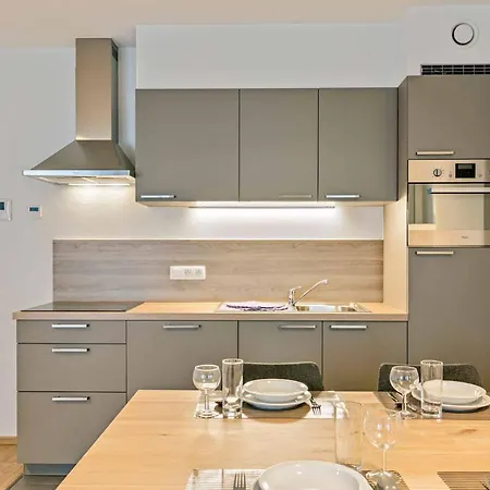 아파트 Furnished 2 Bedroom In Center *