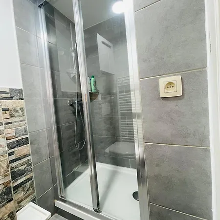 Quiet And Colorfull Flat In The Center Of *