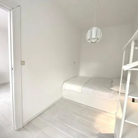 Apartament Wit Ii, Near Metro, Train N7670 *