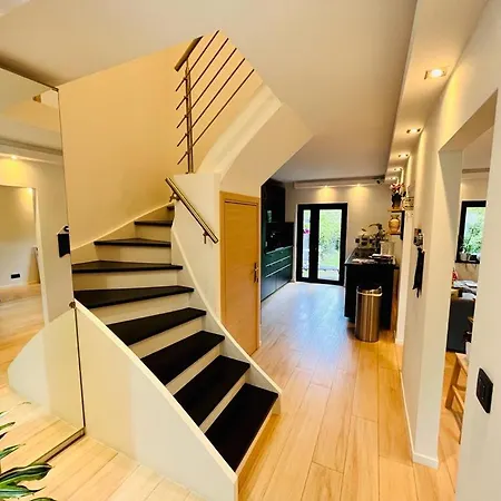 Privat bolig Town House With Garden - 1 With Shared Bathroom *