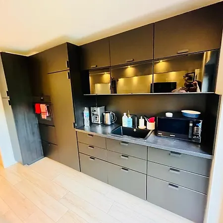 Town House With Garden - 1 With Shared Bathroom Accommodatie bij particulieren