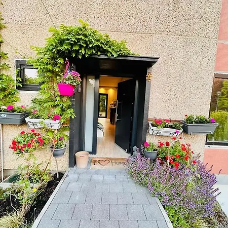 Privat bolig Town House With Garden - 1 With Shared Bathroom *