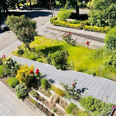 Town House With Garden - 1 With Shared Bathroom Privat bolig *