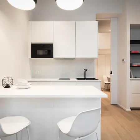 Fully Equipped Near Place Stephanie アパート ブリュッセル