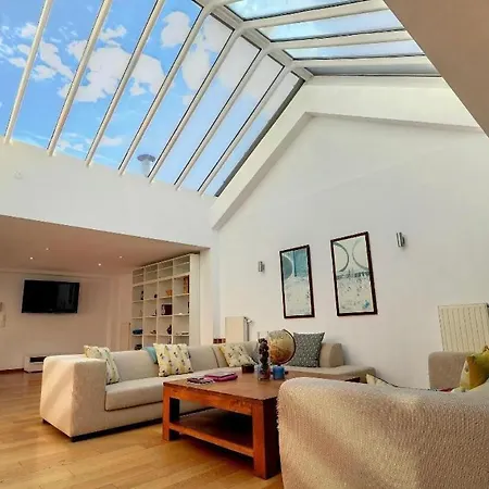 Down Town Spacious Duplex With Private Parking & Game * Brüssel