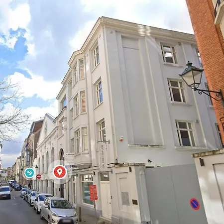 Calme Et Central Apartment *