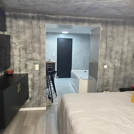 Jungle Romantic - Private Jacuzzi - Apartment Brussels
