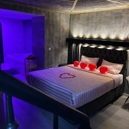 Apartment Jungle Romantic - Private Jacuzzi - *