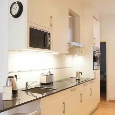 - Steps Grand Place - Local Vibrant Neighbourhood * بروكسل