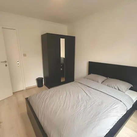 A 2 Pas De La Gare Du Midi *