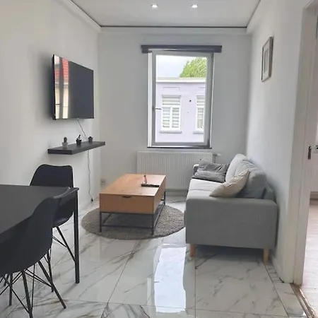 A 2 Pas De La Gare Du Midi *