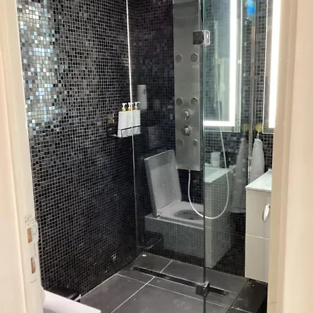 Woluwe Urban Oasis شقة *