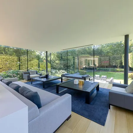 Luxurious 1000m2 With Garden And Pool Bruxelas