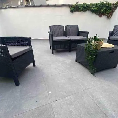 Superbe Full Equipe Avec Cour Exterieur