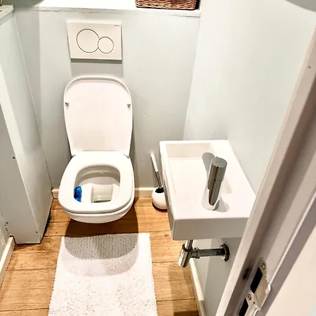 Beautiful 2 Bedroom Familiar Luxury