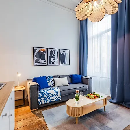 Modern Flat Near Grand Place شقة