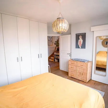 2 Avec Rooftop Suspendu Au Cimetiere D'ixelles Bruxelas