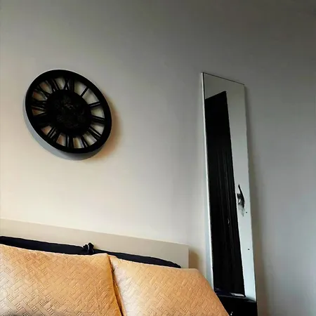 בית הארחה In Guest - Charming Guest In Historic Mansion בריסל