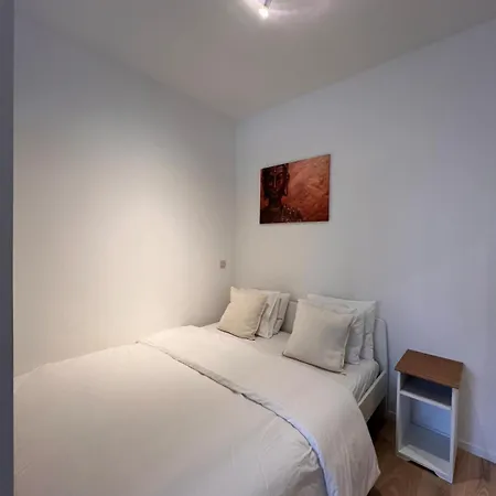 En Duplex Au Rez-de-chaussee 10 Minutes Du Centre * Брюссель