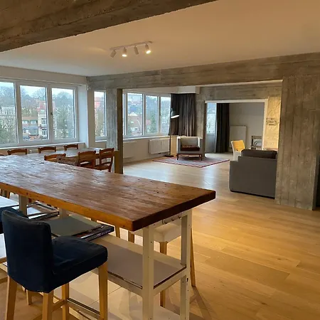 Penthouse Deschanel *