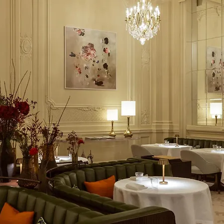 Ξενοδοχείο Corinthia Grand Astoria 5*