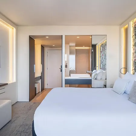 Hotel The 4*
