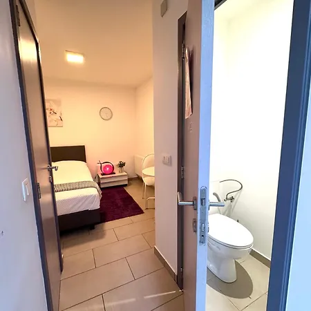 Calme Avec Jardin & Terrasse Metro Direct Centre De בריסל
