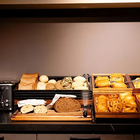 Hotel Pillows Centre 4*