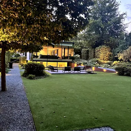 Вилла The Luxury Glass Manor