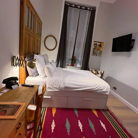 Marilou And Dalibor's Séjour chez l'habitant