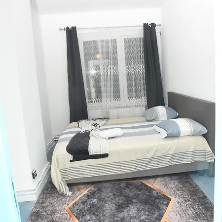 Confort Gare De L'ouest, Troisiemes Etages Apartmán *