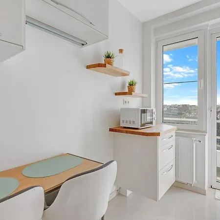 2 Bedroom Midi