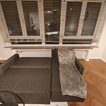 2 Bedroom Midi