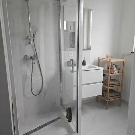 With Terrace 2 Brussel