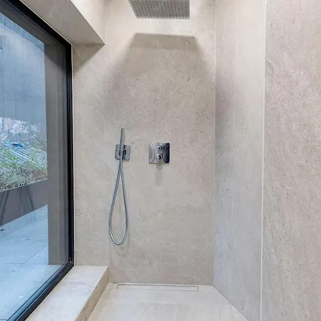 Town House 4 Bedrooms * 布鲁塞尔