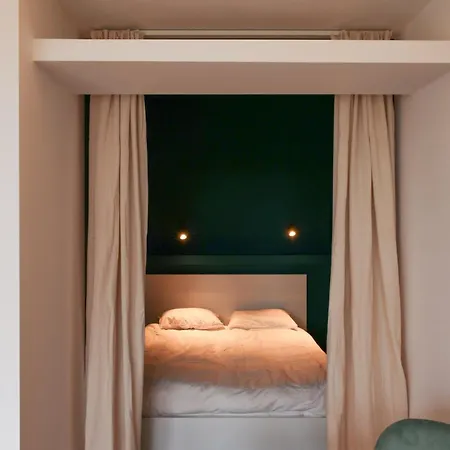 Fernand Cocq Elegant