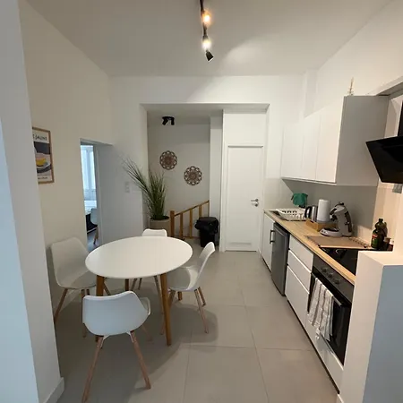 アパート 2 Bedroom Duplex