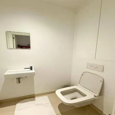 Near Luxembourg Square, Cleaning Included Apartamento Bruselas