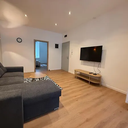 Le Goujons - New Near Midi Station * Brusel